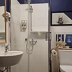 Marina Lounge 蓬塔德尔加达