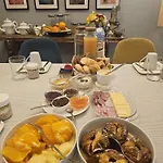 Marina Lounge 招待所 3*